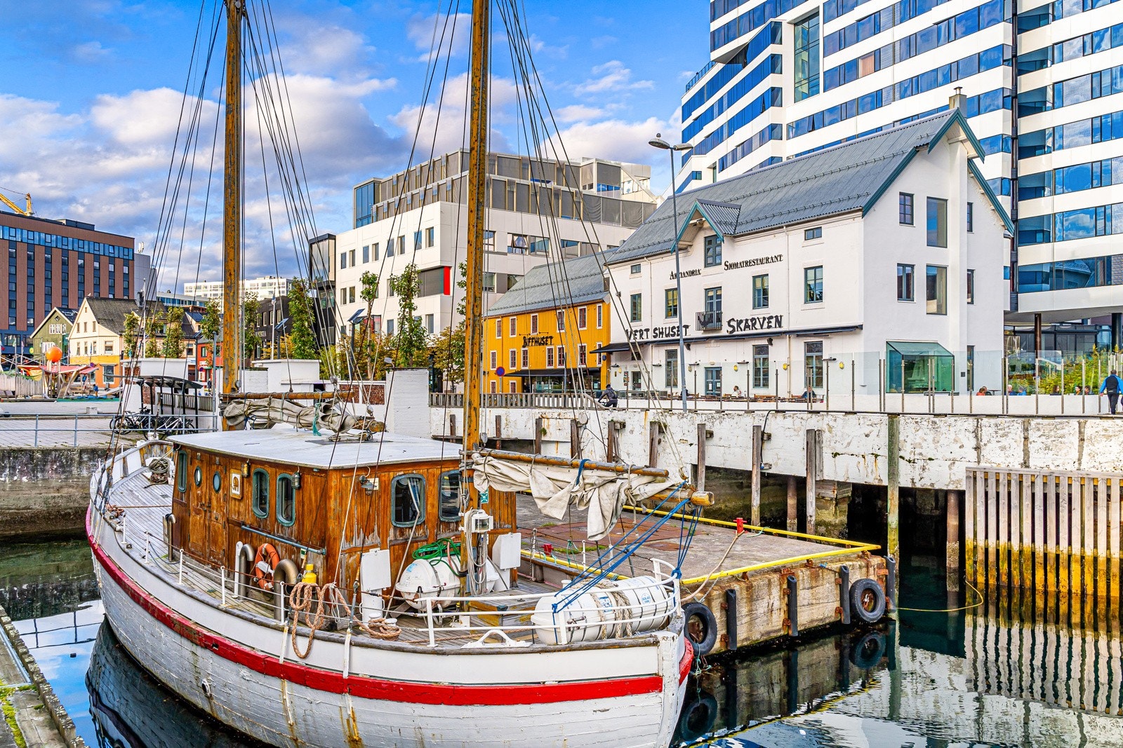 En kort spasertur unna har du Tromsø sentrum og alt av dets fasiliteter!