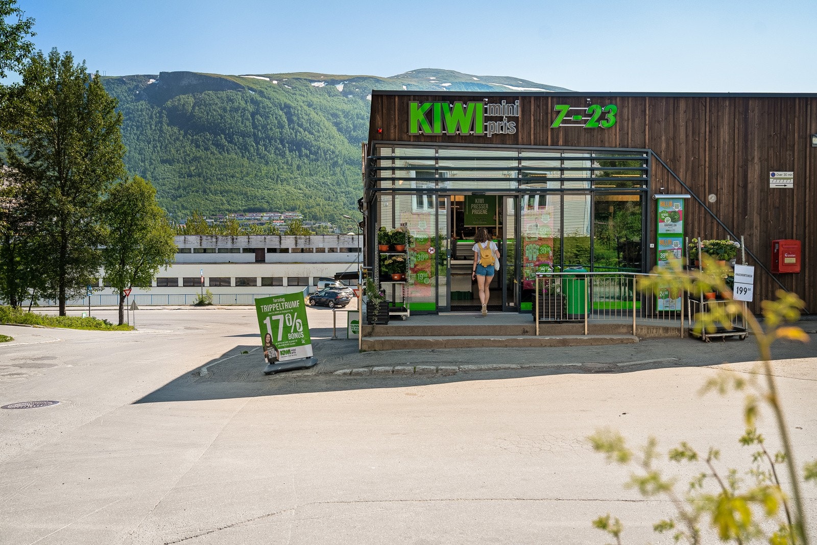 Kiwi ligger kun et steinkast fra blokken.