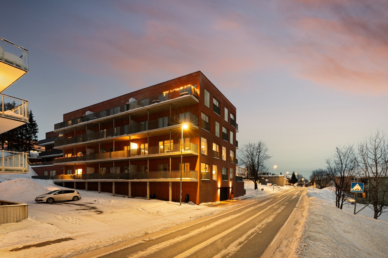 En lys og moderne 2-roms selveier i toppetasjen fra 2017.