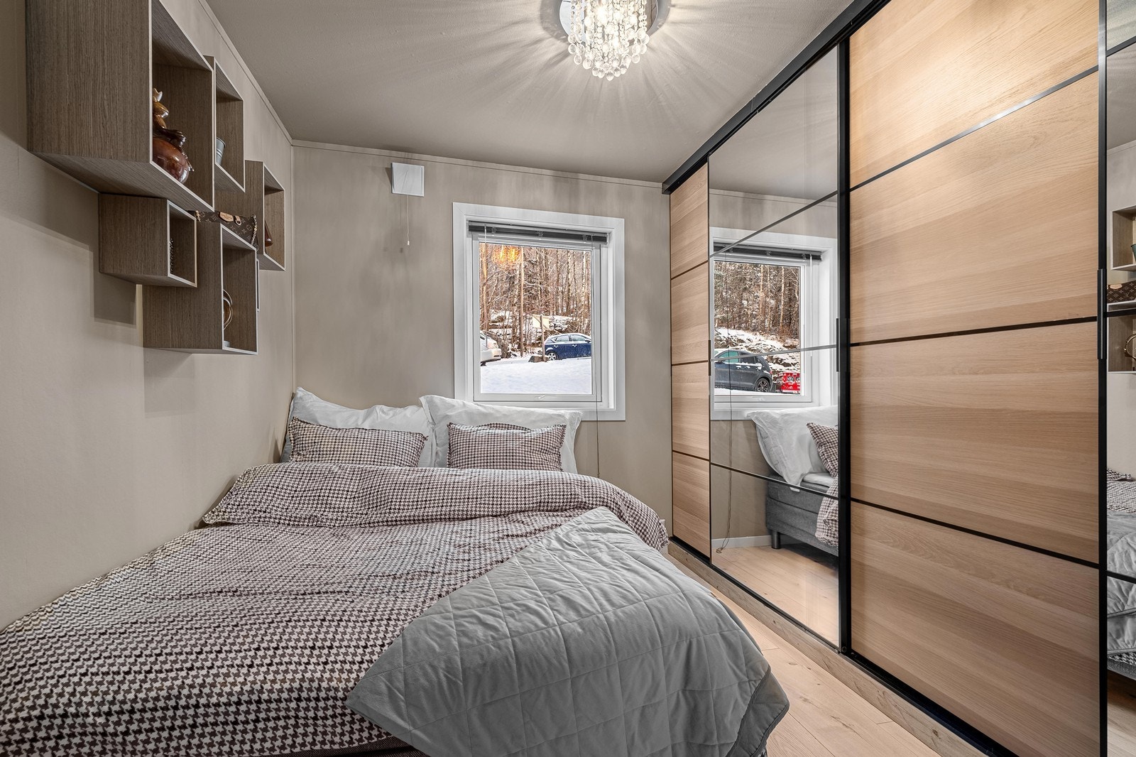 Plass til dobbeltseng på soverommet Galleribilde