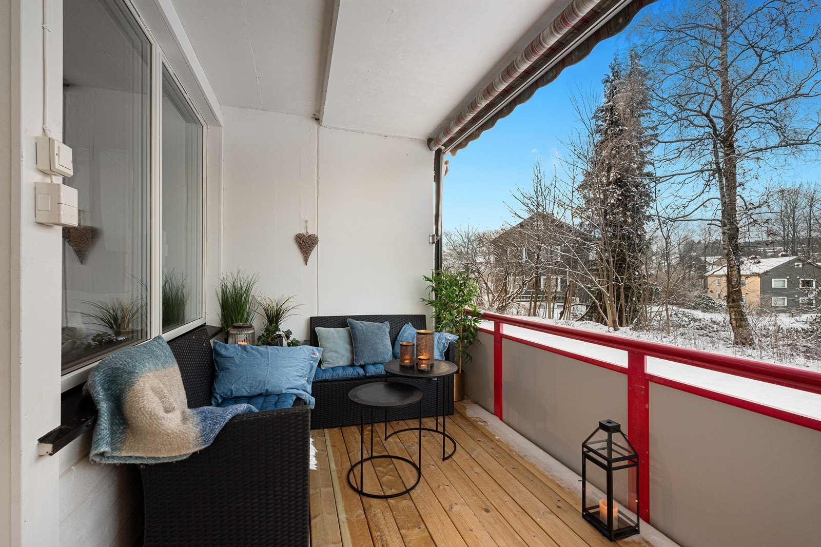 Solrik balkong utenfor stuen Galleribilde