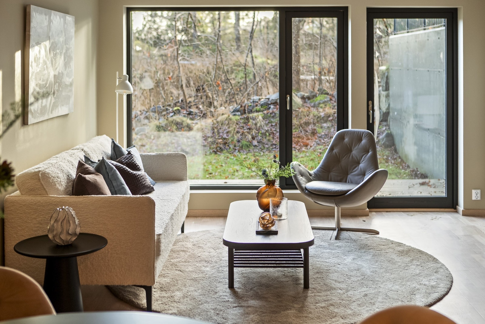 Rekkehus som ligger skjermet til, innerst i et lite og trygt boligområde med minimal trafikk. Galleribilde