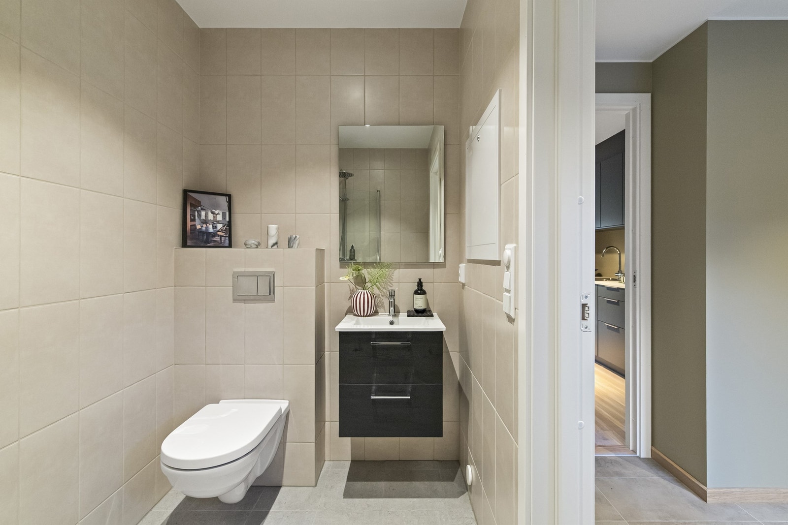 Bad i 1.etasje - i tilknytning til entreen. Galleribilde