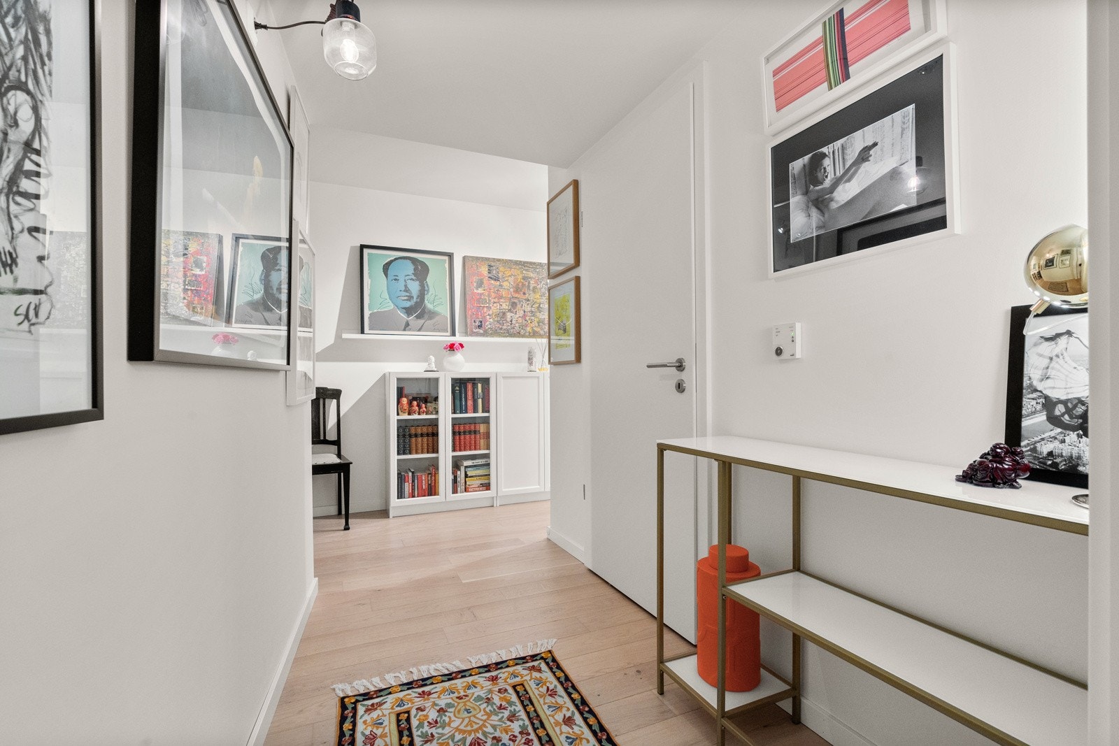 Både oppvarming med fjernvarme, varmtvann, digitalt-TV og bredbånd fra Telia (500 Mbps) er inkludert i felleskostnadene. Galleribilde