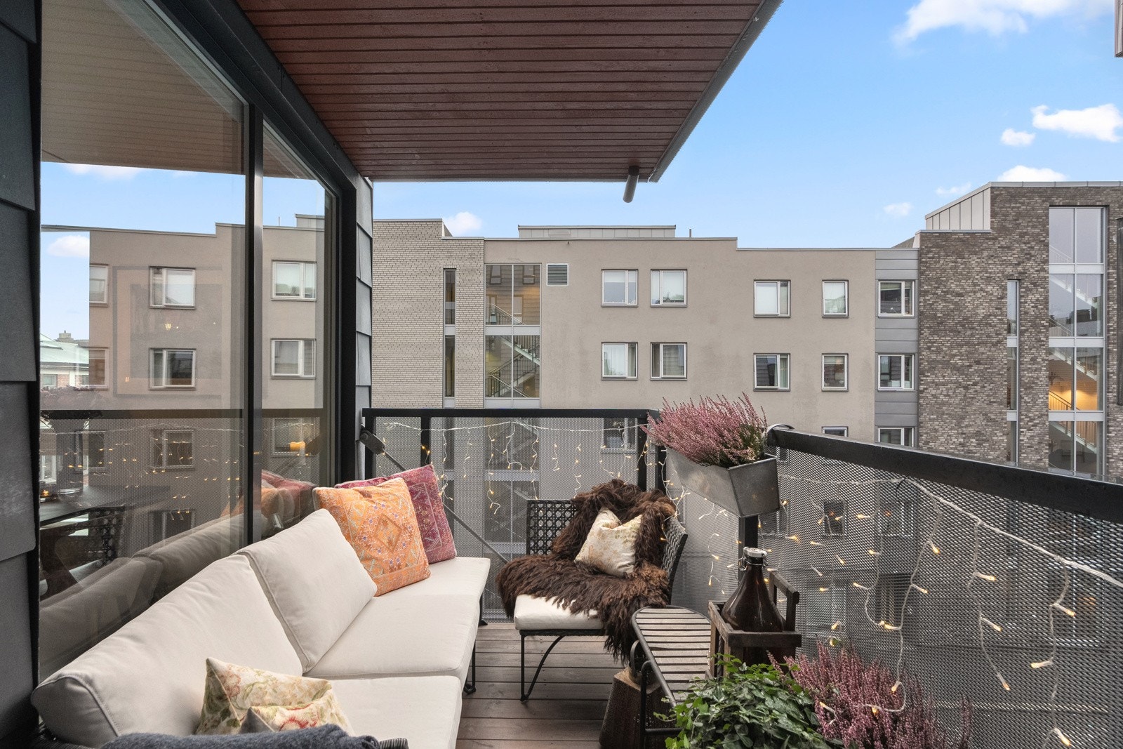 Her er det plass til utemøbler, grill og beplantning. Galleribilde