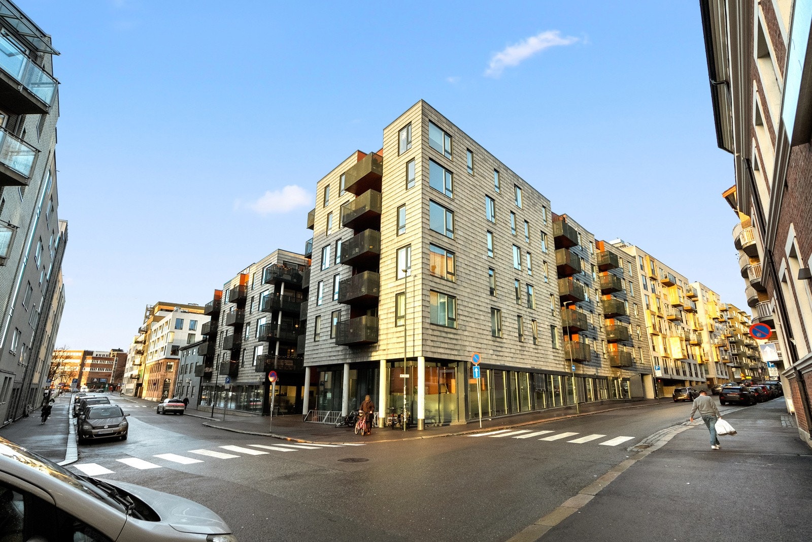 Gøteborggata er en rolig og attraktiv gate på Rodeløkka/Grünerløkka med gangavstand til alt av byens fasiliteter, flere store park- og grøntanlegg, samt et godt kollektivtilbud. Galleribilde