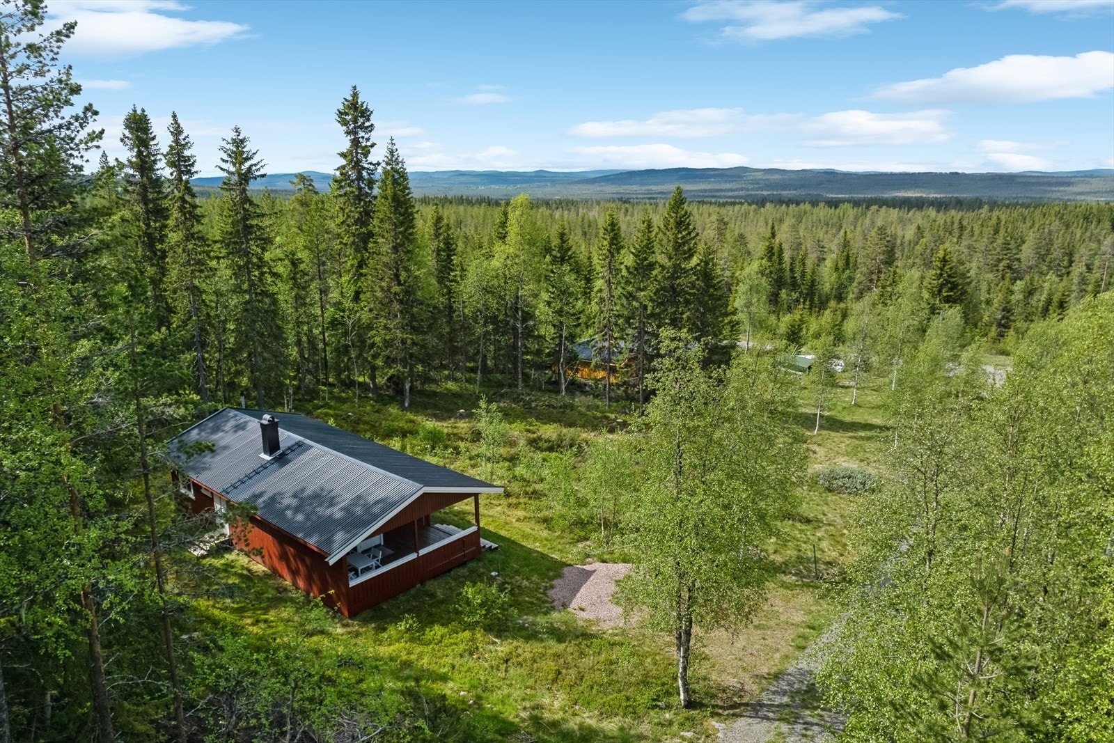 Åpent med utsyn og parkering rett utenfor terrassen Galleribilde
