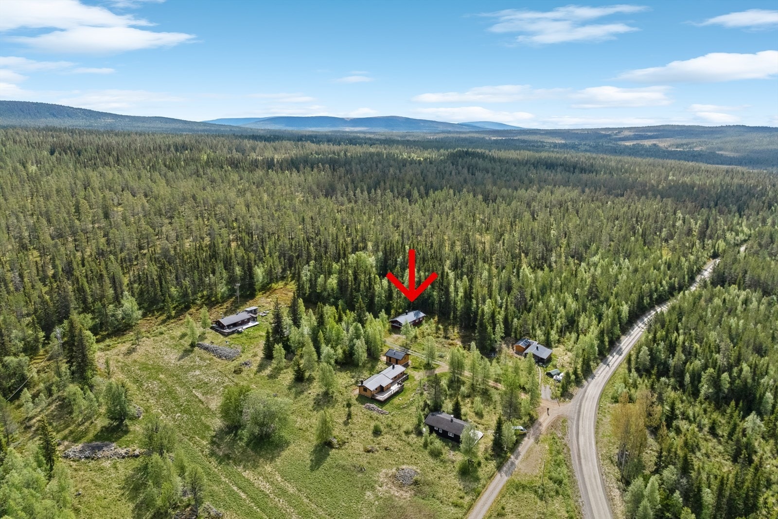 Skjærhollvegen 133 ligger vakkert til i et hyttefelt mellom Østby og Ljørdalen i Trysil kommune Galleribilde