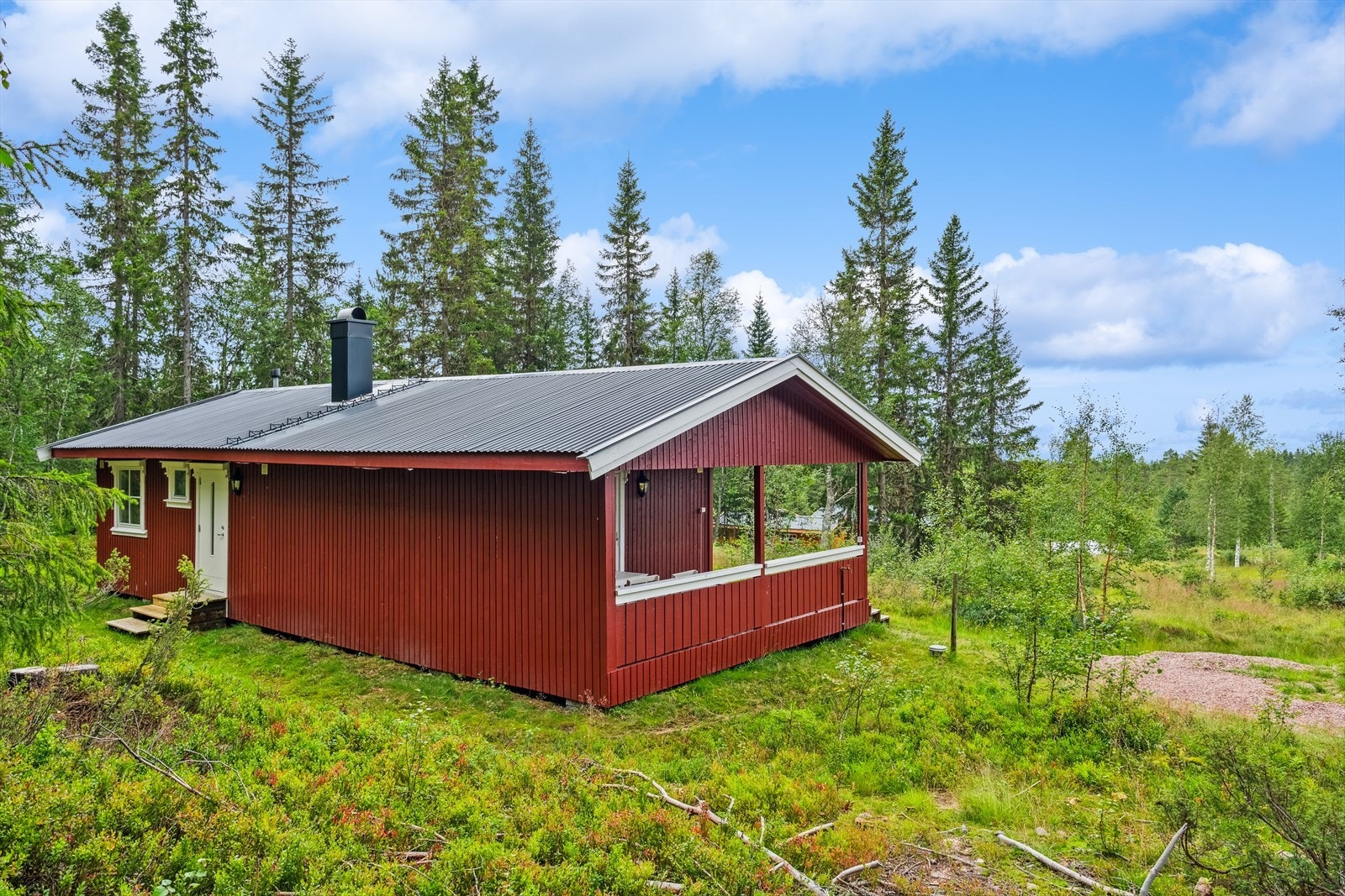 Vann fra kran på rekkverket til terrassen. Galleribilde