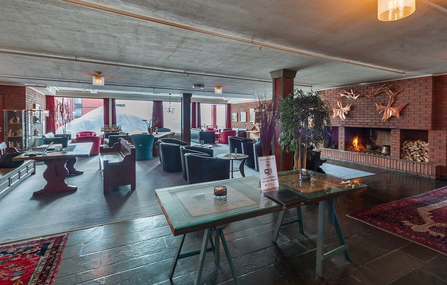 Fra leiligheten er det trappe- og korridorforbindelse til hotellets foaje, restaurant, velværeavdeling og øvrige fellesområder. Her har du direkte tilgang alle hotellfasiliteter. Galleribilde