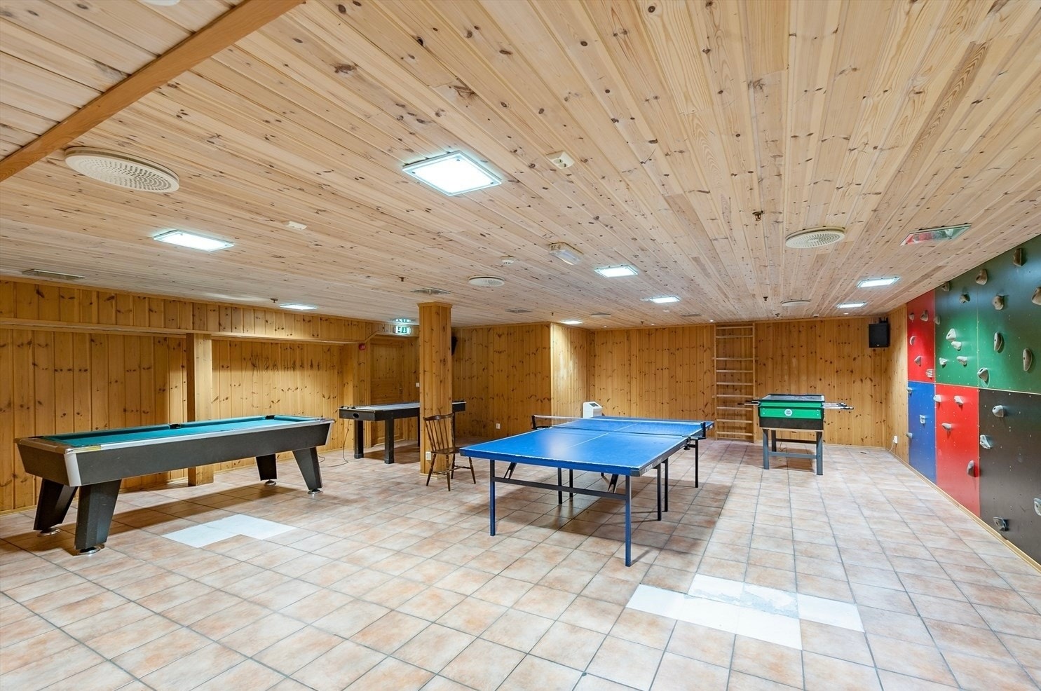 Fra leiligheten er det trappe- og korridorforbindelse til hotellets foaje, restaurant, velværeavdeling og øvrige fellesområder. Her har du direkte tilgang alle hotellfasiliteter. Galleribilde