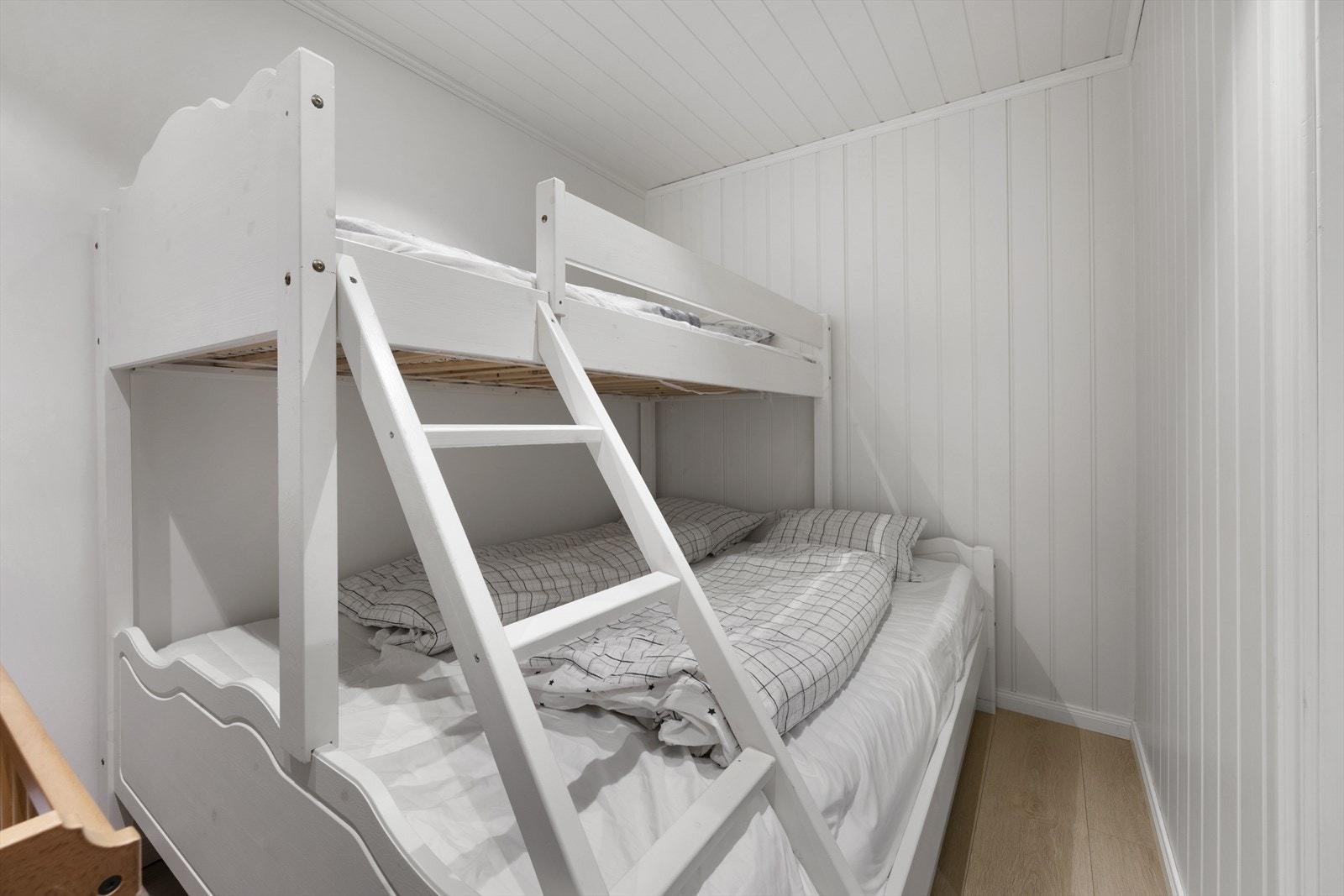 Soverom II er utstyrt med familiekøye Galleribilde