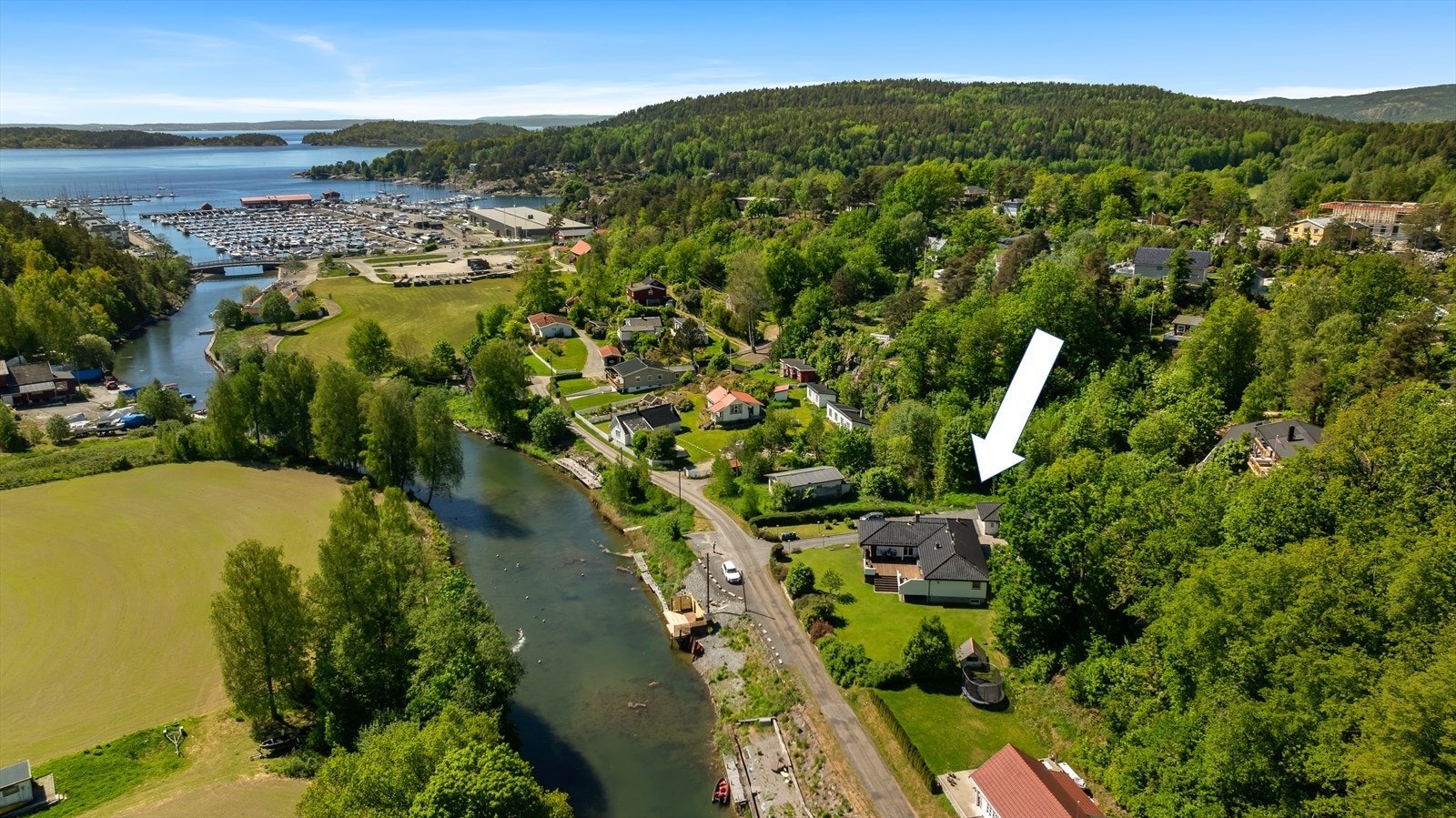 Eiendomsmegler1 Vestby/Son v/ Elise Habberstad har den glede av å presentere Elveveien 20 i Son. Galleribilde