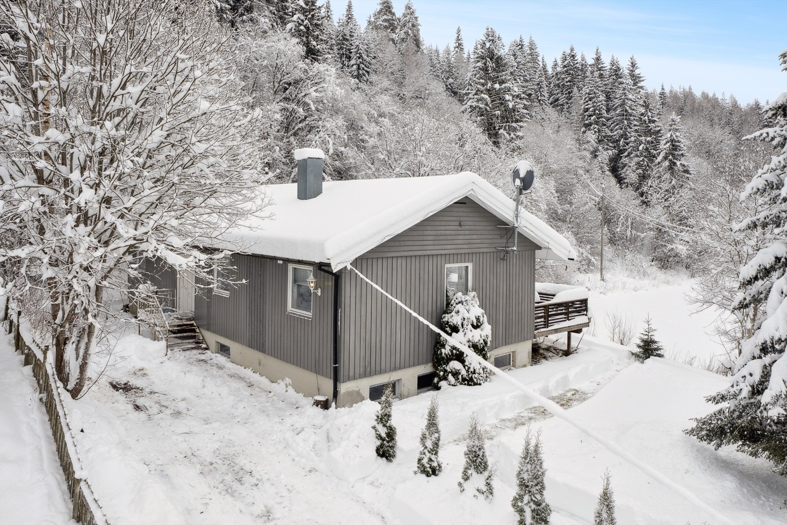 Østbrumundvegen 103 har en landlig og rolig beliggenhet med direkte adkomst til turterreng. Galleribilde