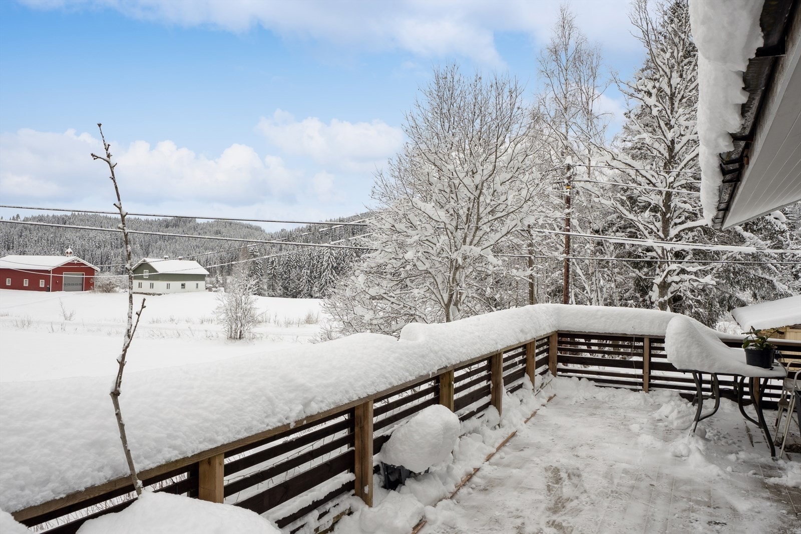 Terrassen er romslig og gir deg flere møbeleringsmuligheter. Galleribilde