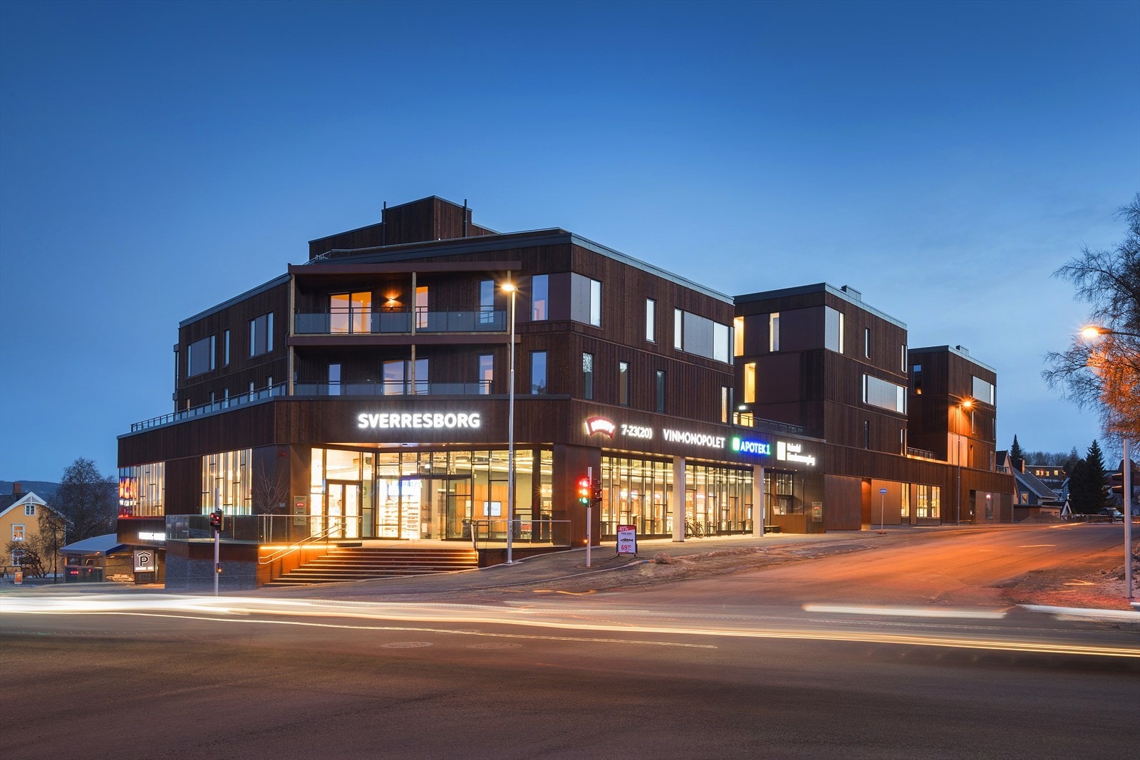Litt lengre ned i gaten finn du Sverresborg senter med matbutikk, vinmonopol og apotek. Galleribilde