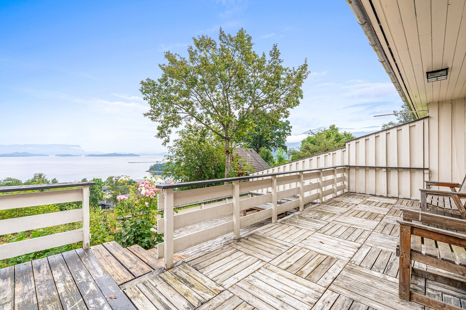 Nordvest vendt terrasse med nydelig utsikt Galleribilde