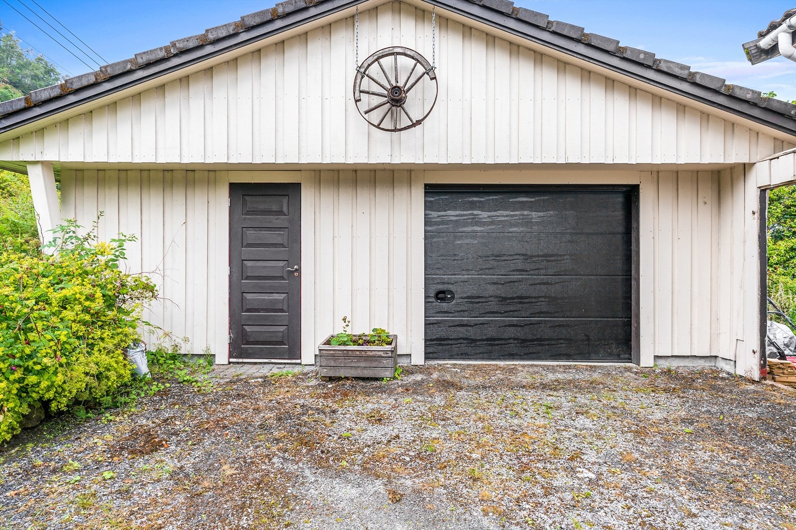 Garasje med bod Galleribilde