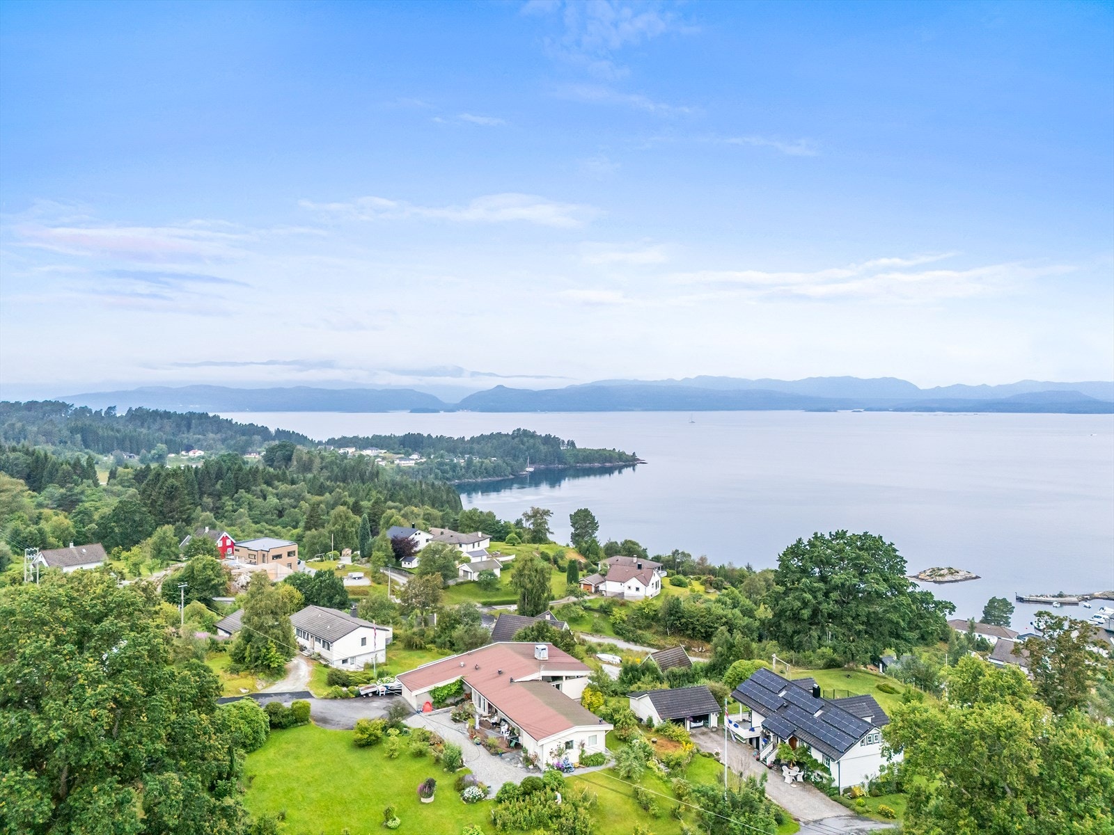 Fantastisk beliggenhet på Kaldestad med flott sjøutsikt og gode solforhold. Galleribilde