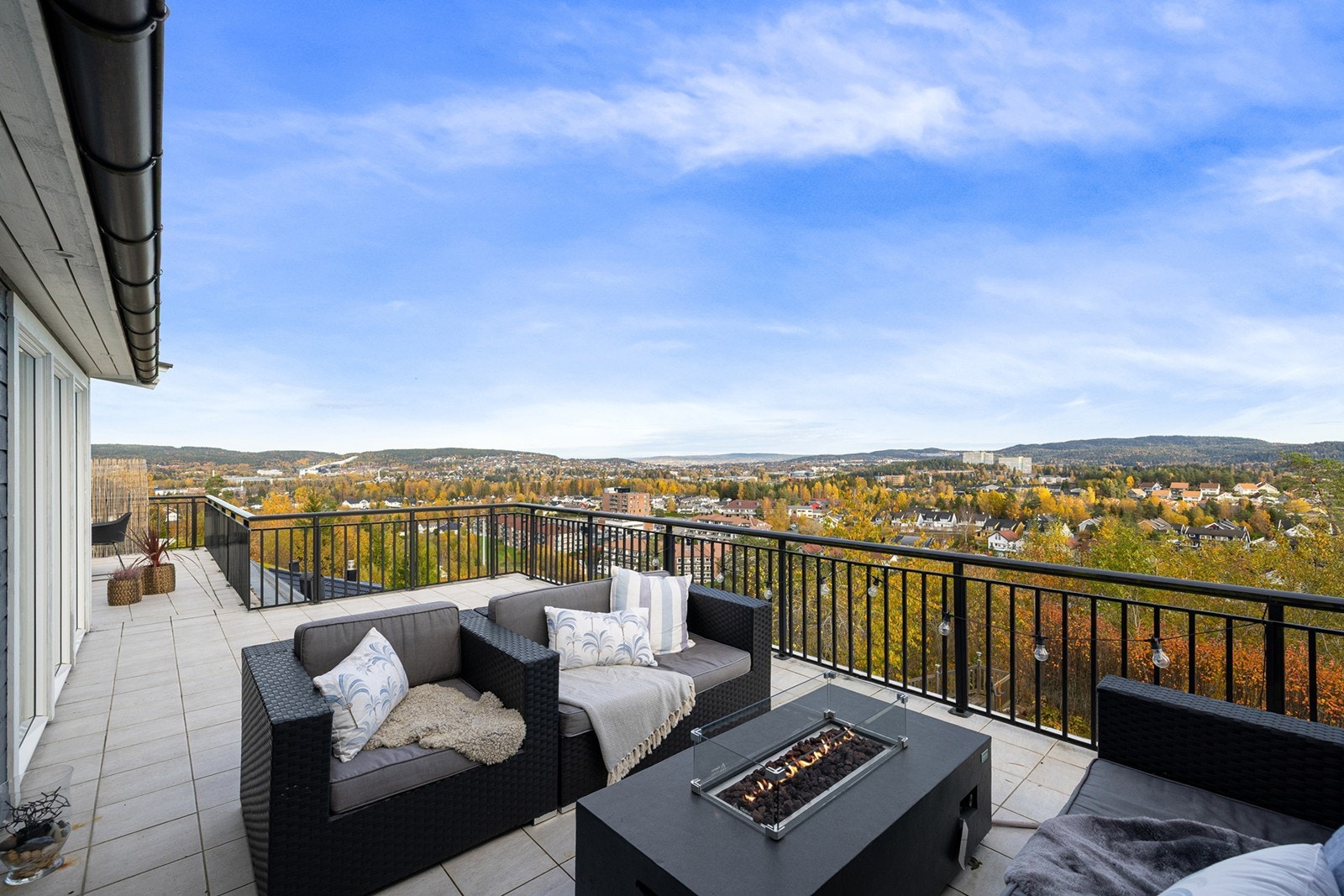 Stian Berglund v/ Notar Romerike har gleden av å presentere Østaveien 56. Galleribilde