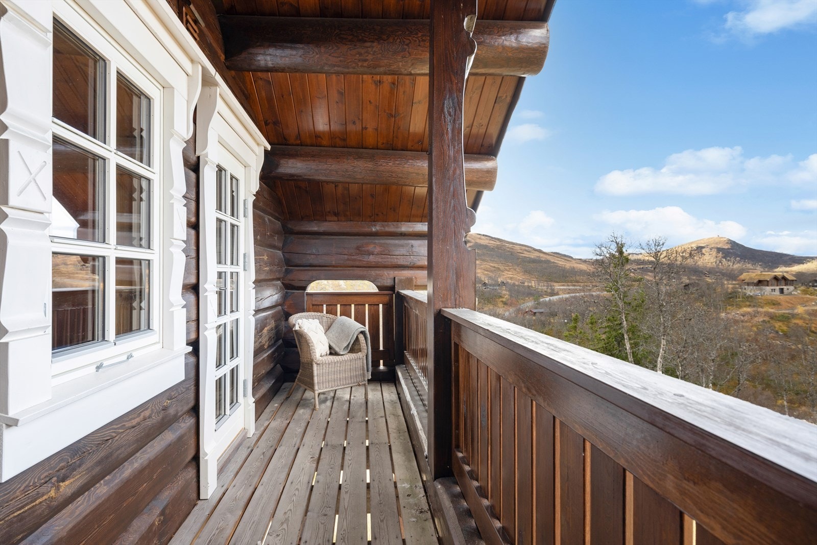 Balkong på utsiden av soverom i andre etasje. Galleribilde