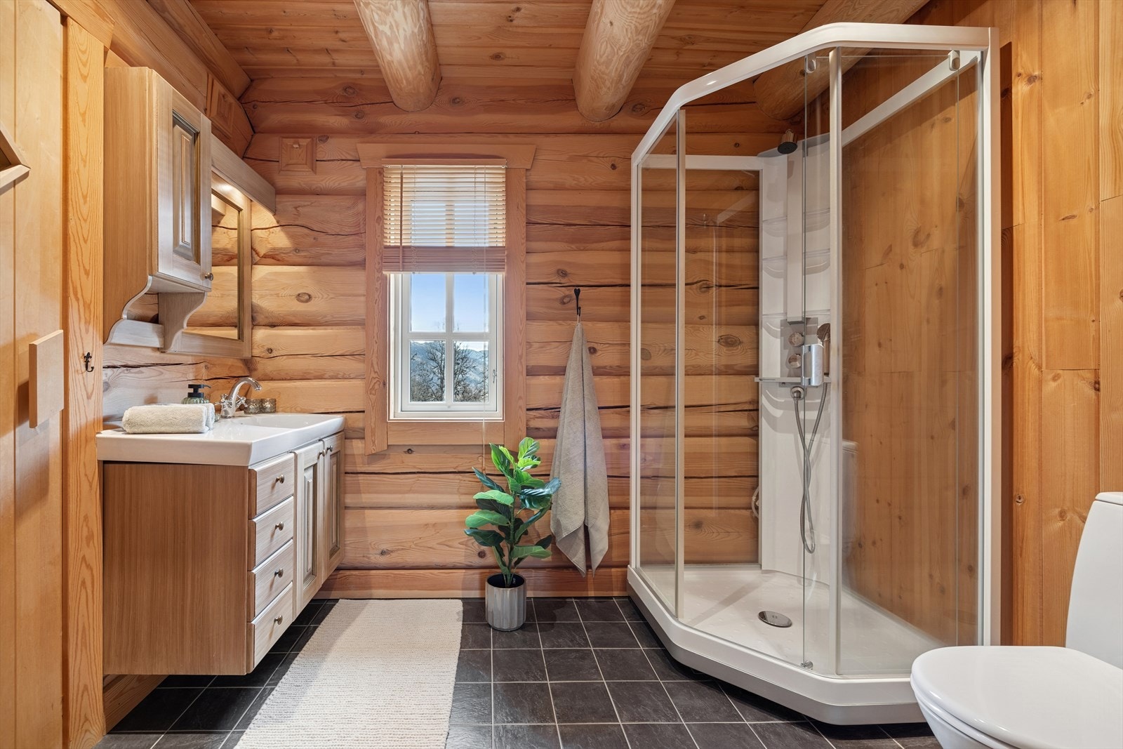 Fra badet har du direkte tilgang til en egen badstue - perfekt for avslapning etter en dag ute i fjellet. Galleribilde