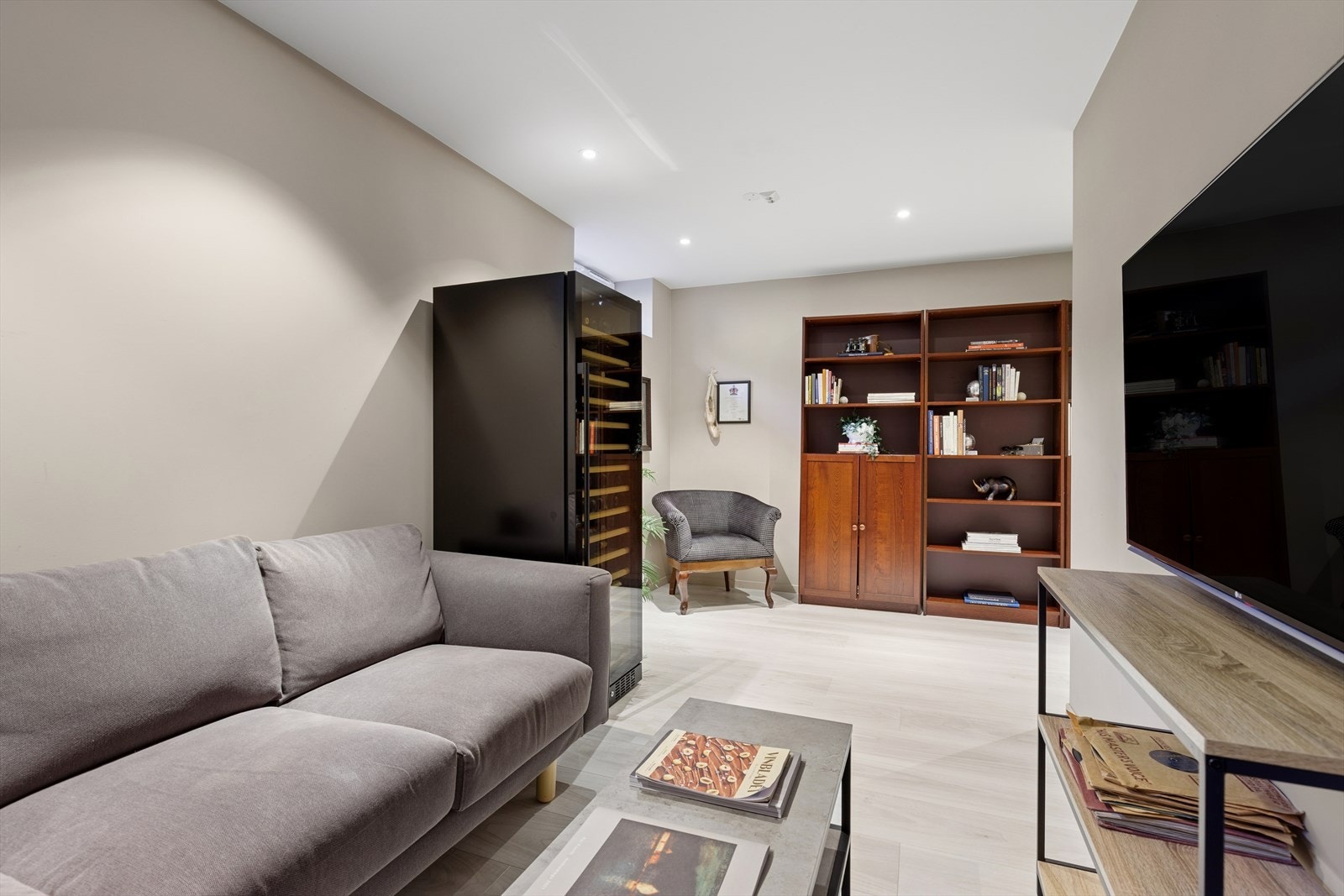 Kjellerstuen fremstår som et flott ekstra oppholdsrom med mange bruksmuligheter. Galleribilde