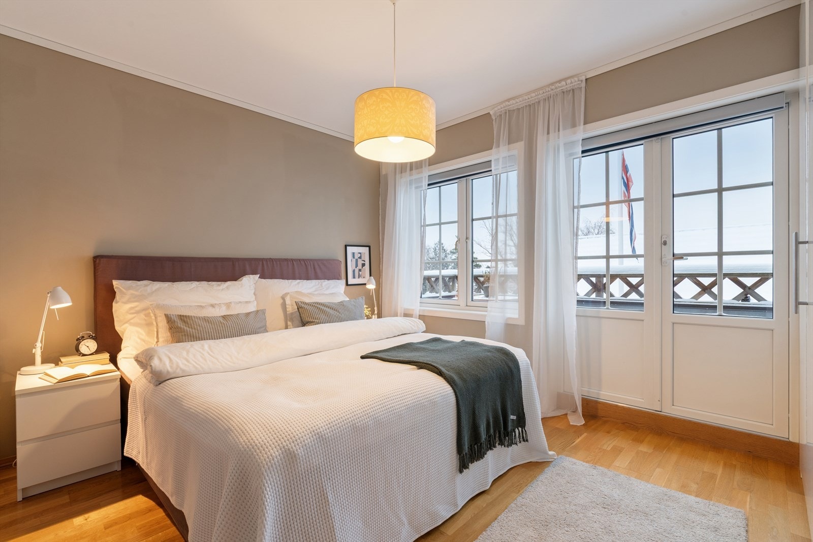 Fra soverommet har du direkte utgang til balkong på 5 m². Galleribilde