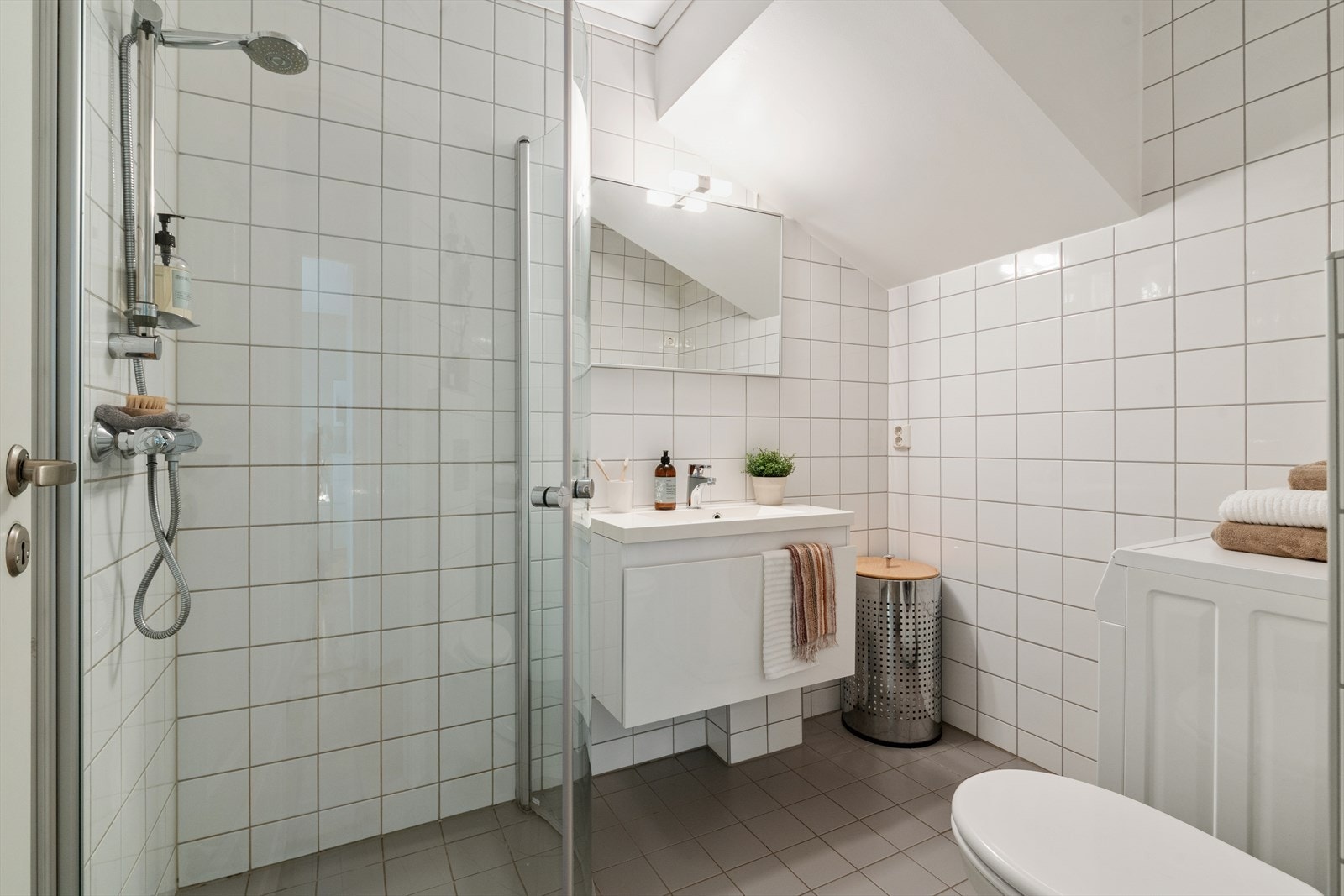 Fliselagt bad med varmekabler i gulv. Galleribilde