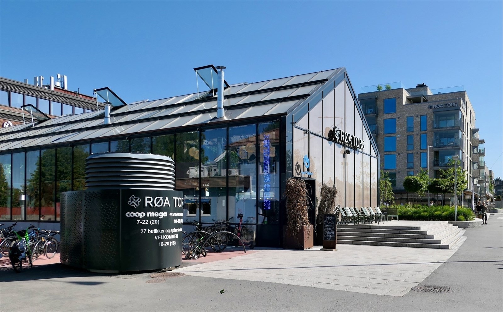 Røa Torg tilbyr et variert utvalg av butikker og spisesteder. Galleribilde