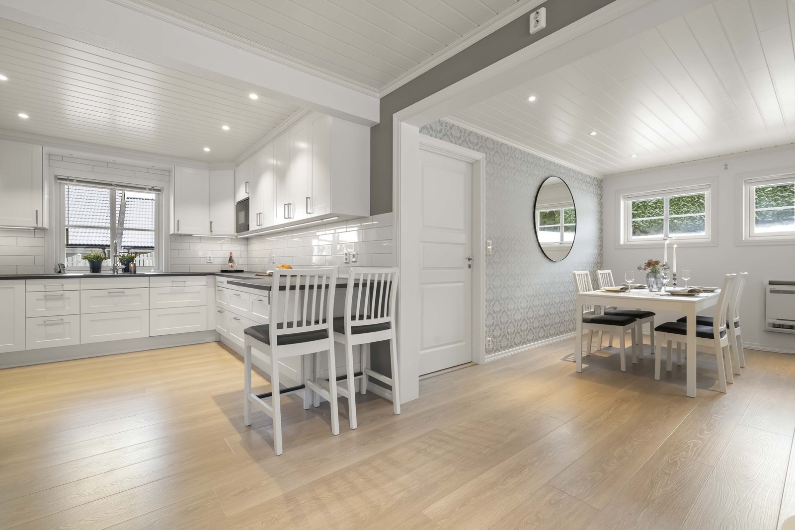 - Lekker halvpart av tomannsbolig på 169m². Boligen har blant annet 5 soverom, to bad og kjøkken fra 2021 - Galleribilde