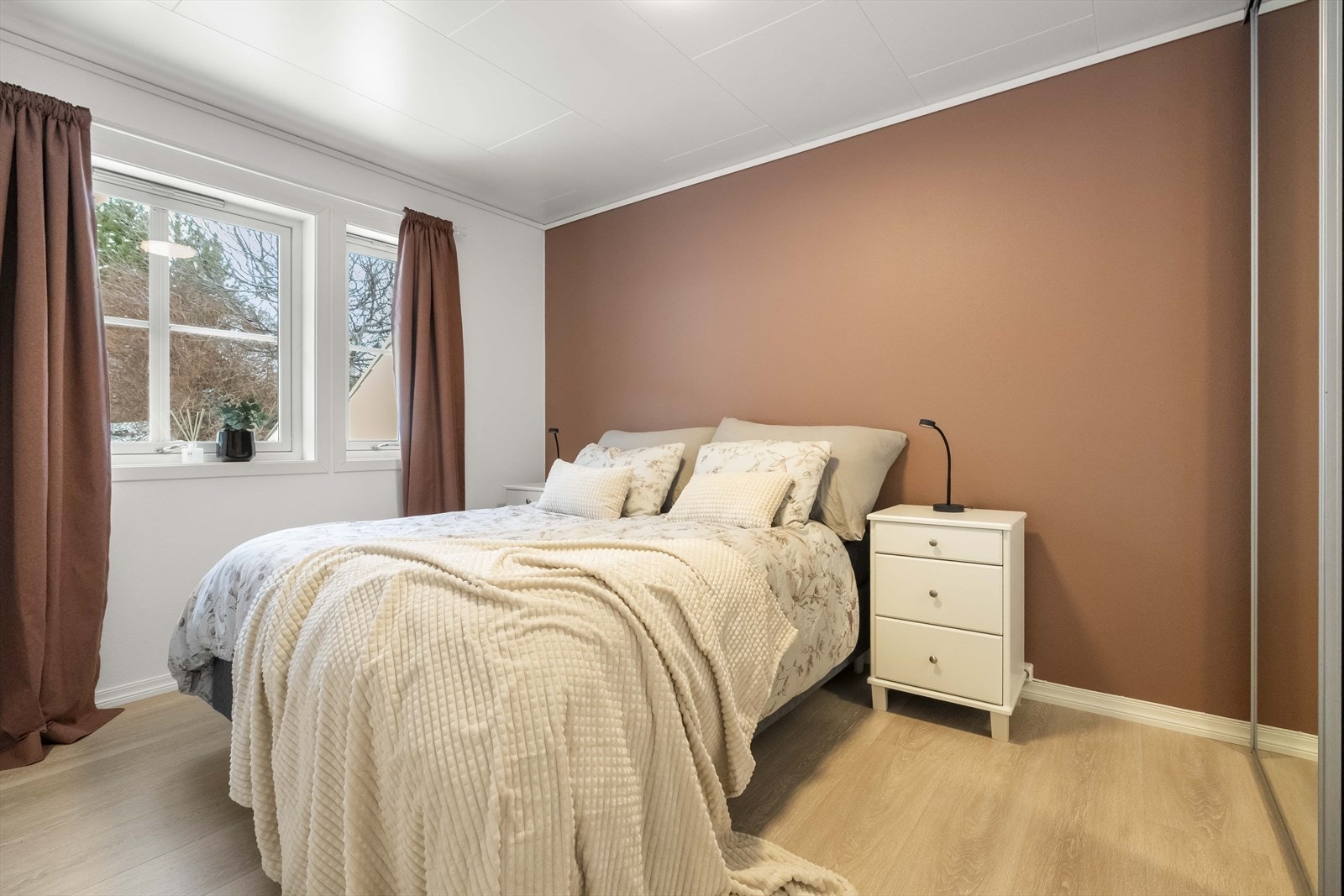 - Hovedsoverom på 11m² er plassert i boligens hovedetasje og har skyvedørsgarderobe. - Galleribilde