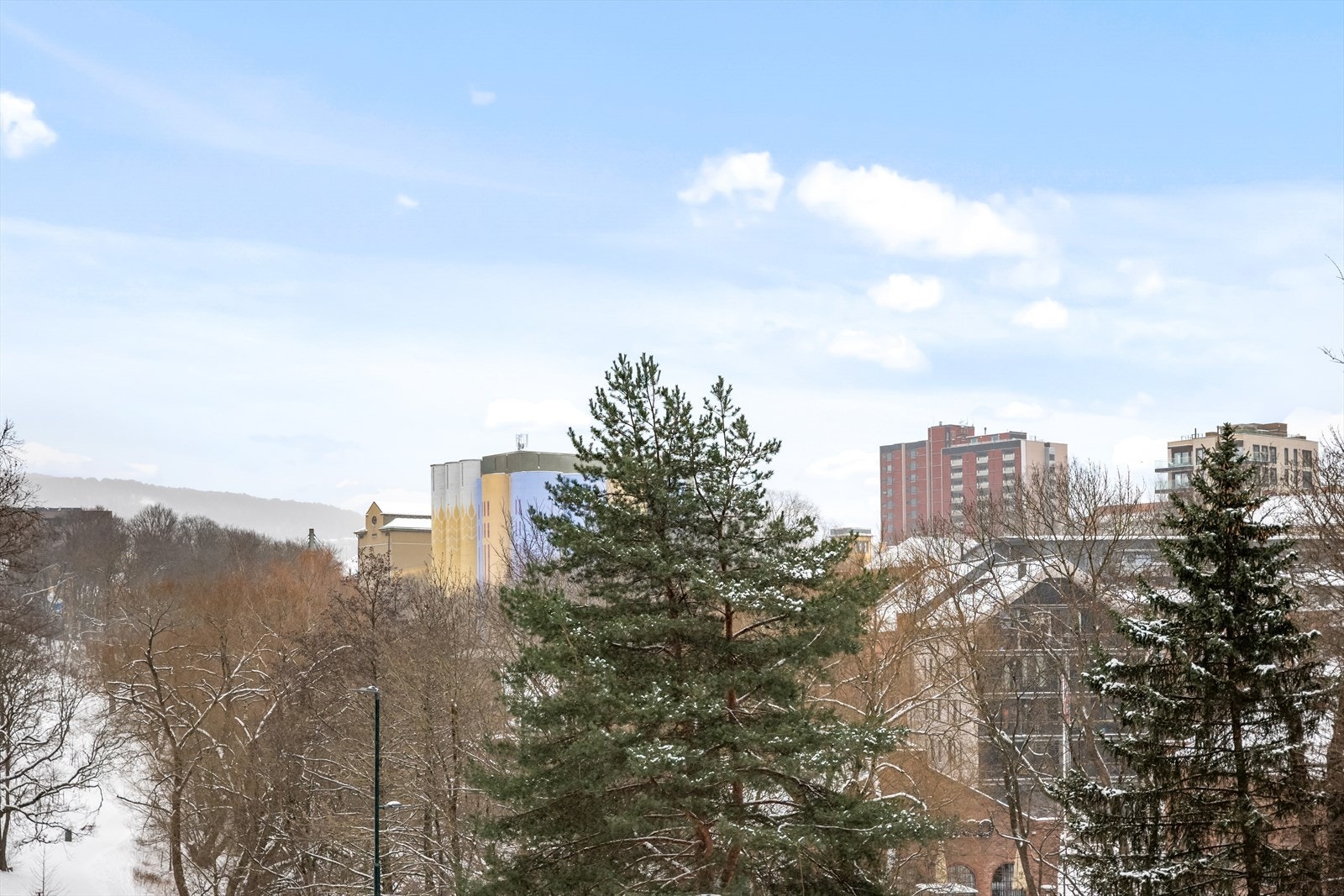 Sagene er et av Oslos mest attraktive og levende områder, kjent for sin kombinasjon av urbant byliv og flotte grøntområder. Galleribilde