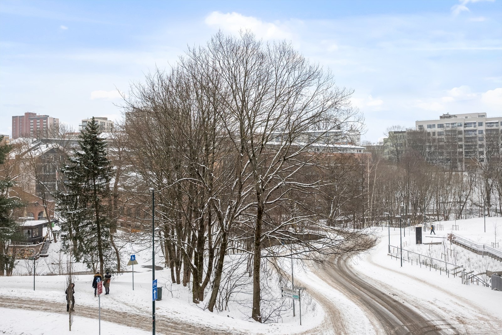 Akerselva renner rett i nærheten og gir flotte turstier langs elvebredden, ideelt for både gåturer og joggeturer. Galleribilde