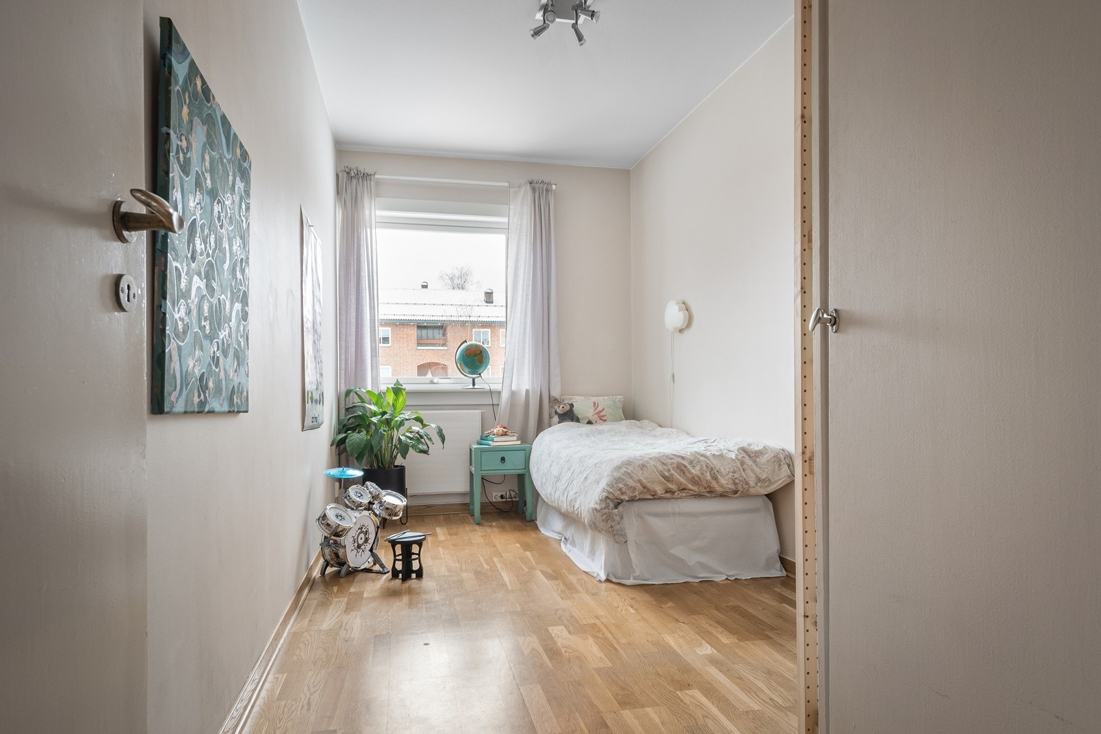 Soverom 2 som egner seg godt som barnerom, gjesterom eller kontor. Galleribilde