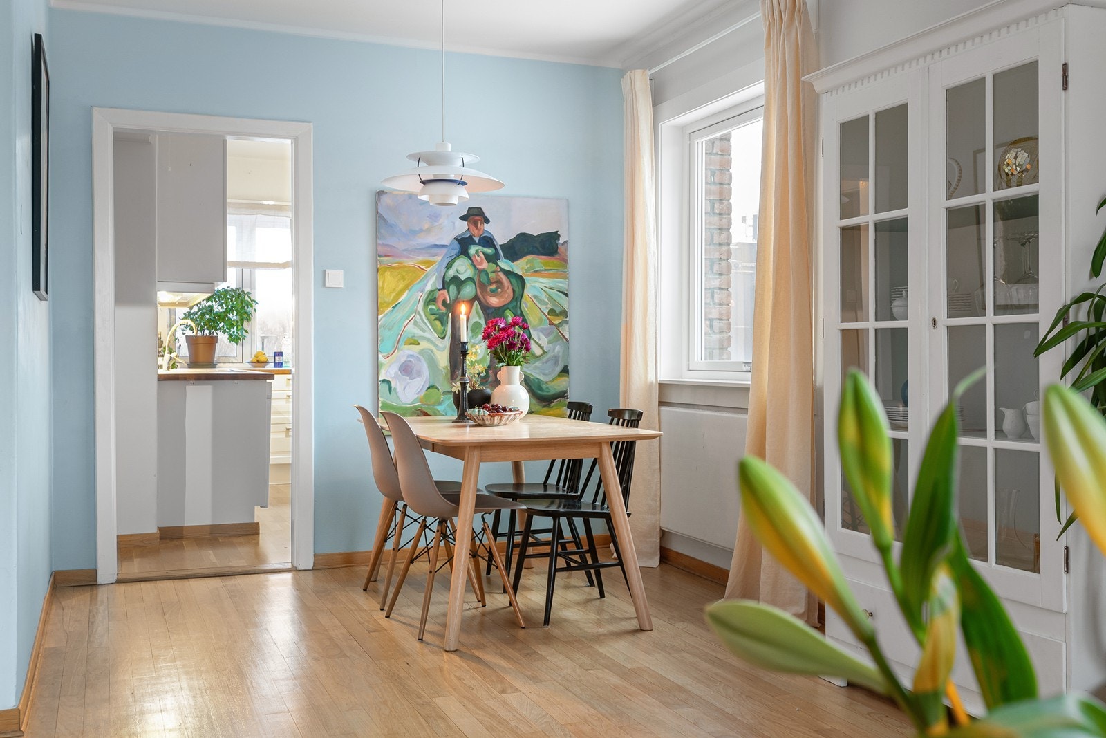Her er det god plass til langbord, perfekt for sosiale sammenkomster! Galleribilde