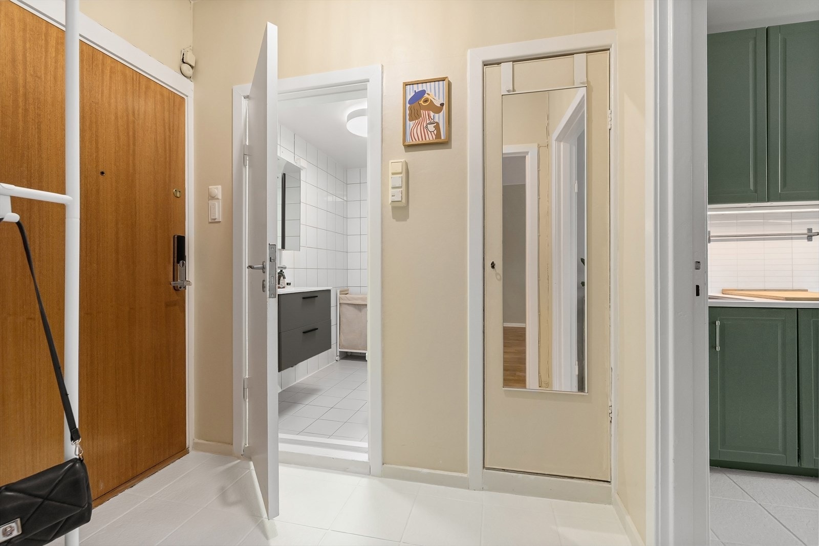 Gang mot kott og baderom Galleribilde