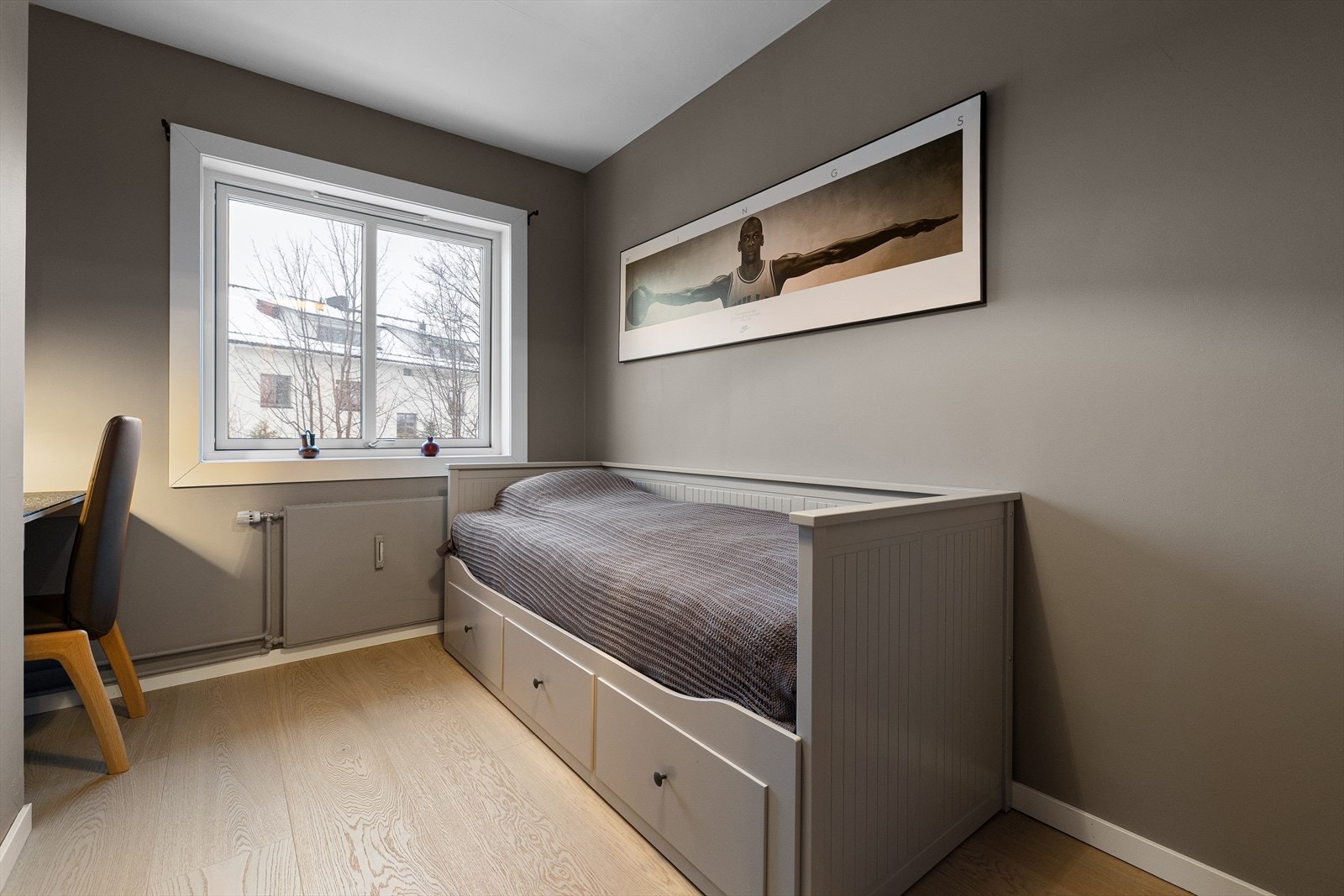 De store vindusflatene slipper inn rikelig med naturlig lys Galleribilde