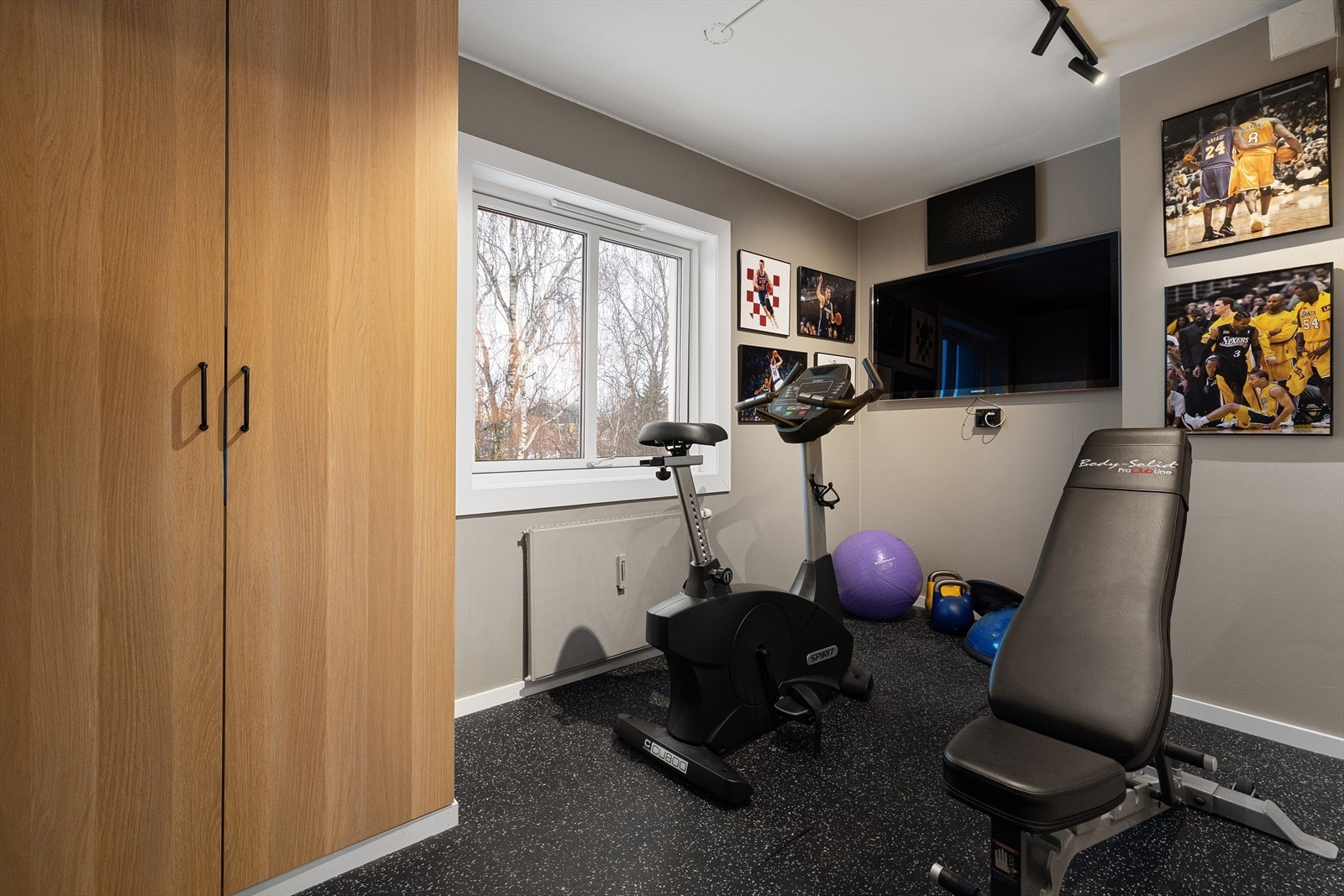 Det tredje svoerommet er romslig og brukes i dag som treningsrom Galleribilde