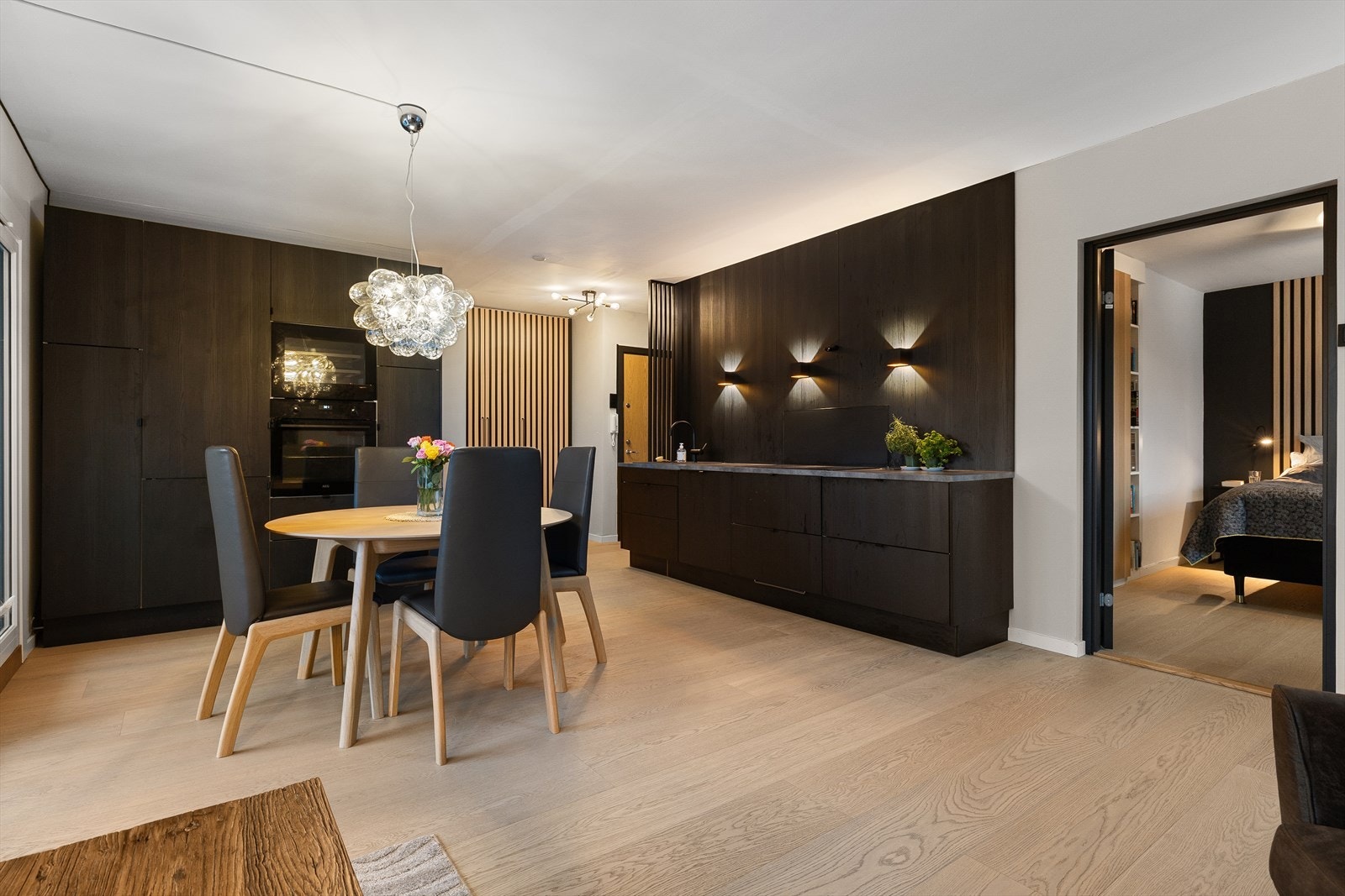 Boligen ble i 2021 renovert og har en gjennomgående god standard Galleribilde