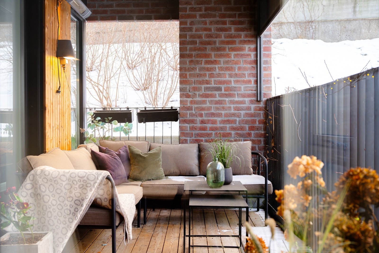 Balkongen er på 9 kvm og gir med det god plass til balkongmøblement, grill og beplantning. Galleribilde