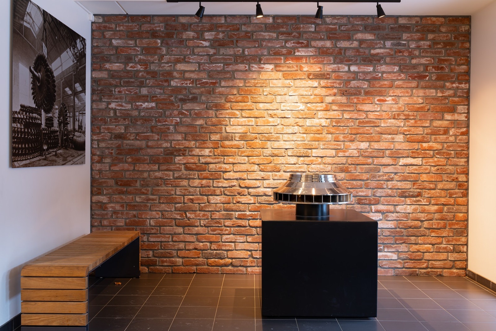 Felles inngangsparti gir et godt førsteinntrykk. Det er heisadkomst til etasjeplan. Galleribilde