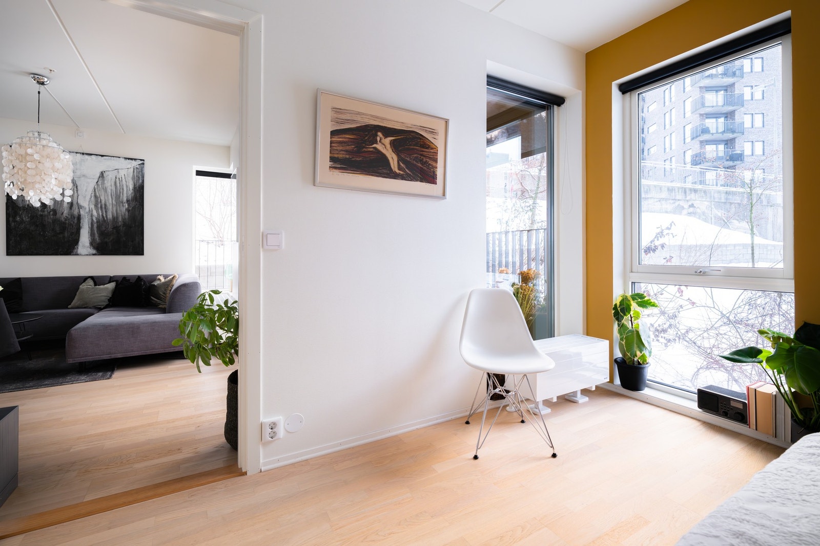 Malte overflater og parkett på gulv. Galleribilde