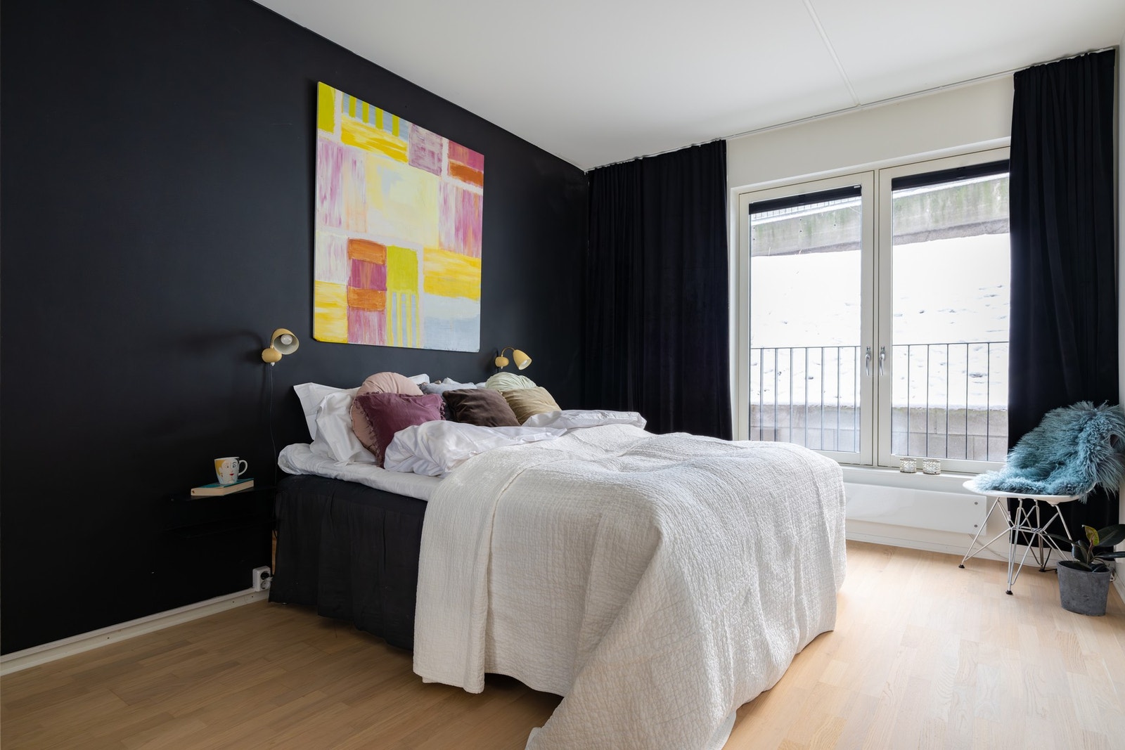 Boligen har i alt to soverom som begge ligger mot rolige omgivelser. Galleribilde