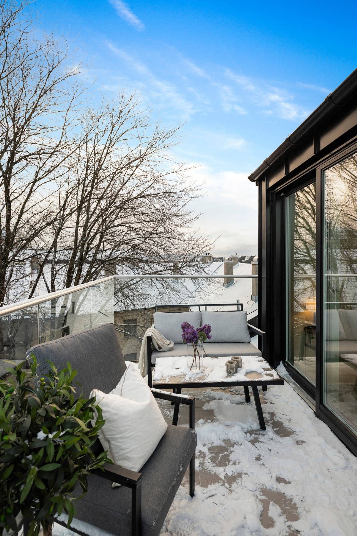 Her kan varme sommerdager nytes med flott utsikt Galleribilde