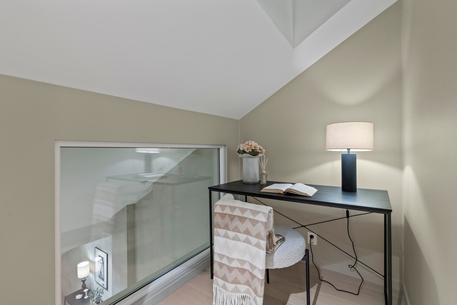 Rommet tillater deg også møblering av et lite hjemmekontor. Galleribilde