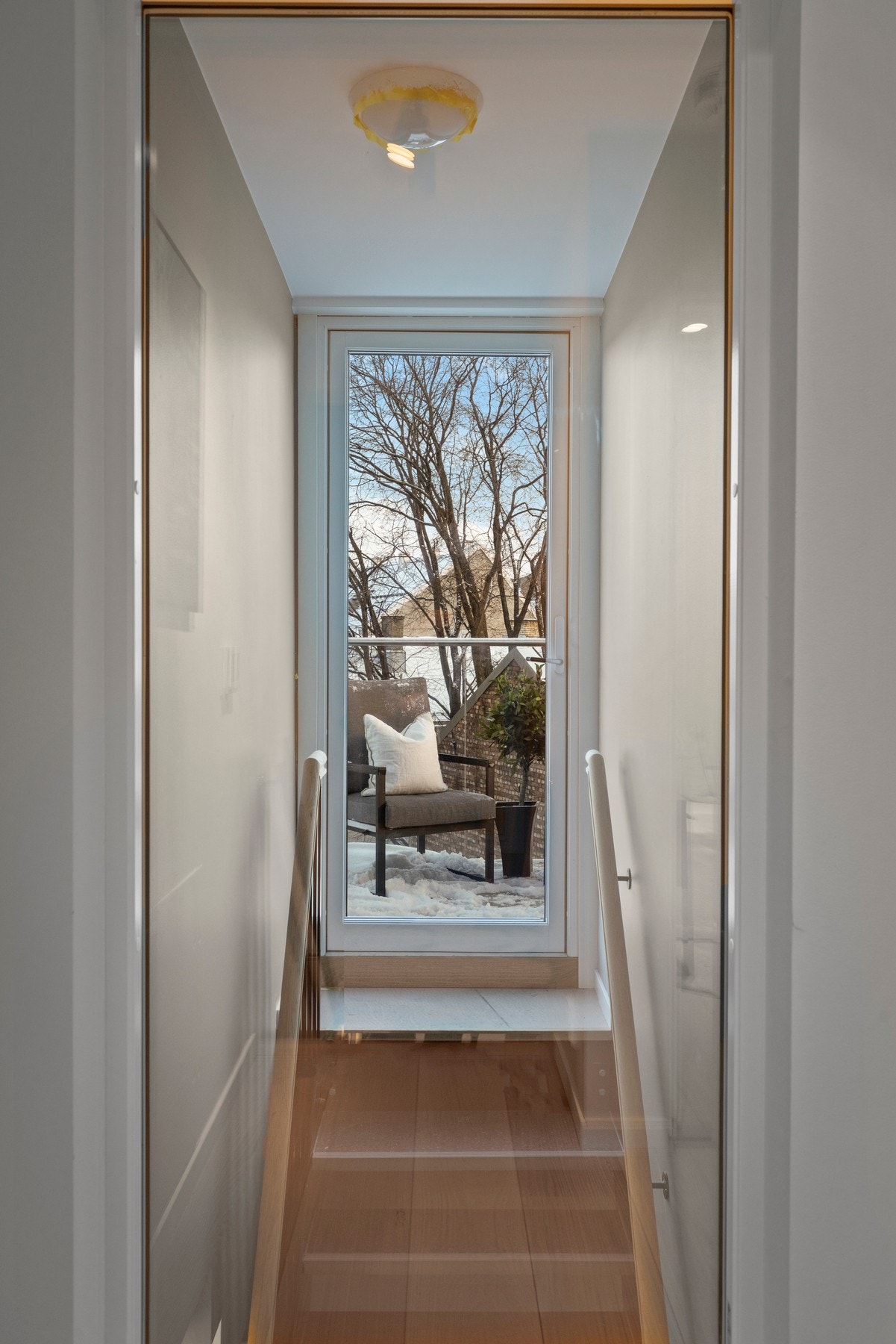 Loftsetasjen er ny fra 2022 og byr på to gode soverom, et bad og et flott uteområde. Galleribilde