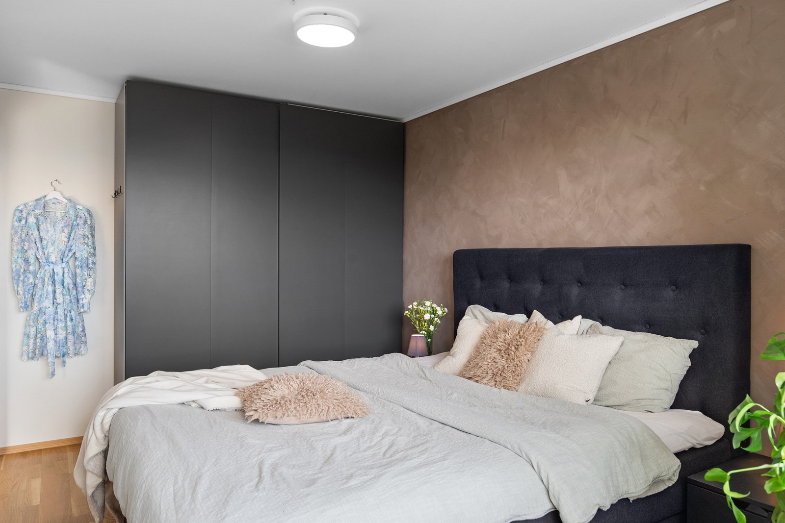 - Innredet med stort garderobeskap - Galleribilde