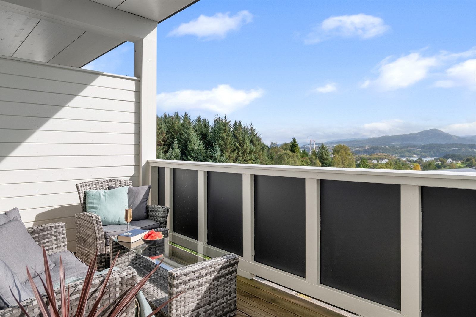 - En flott leilighet i bygg fra 2016 med vidstrakt utsikt - Galleribilde