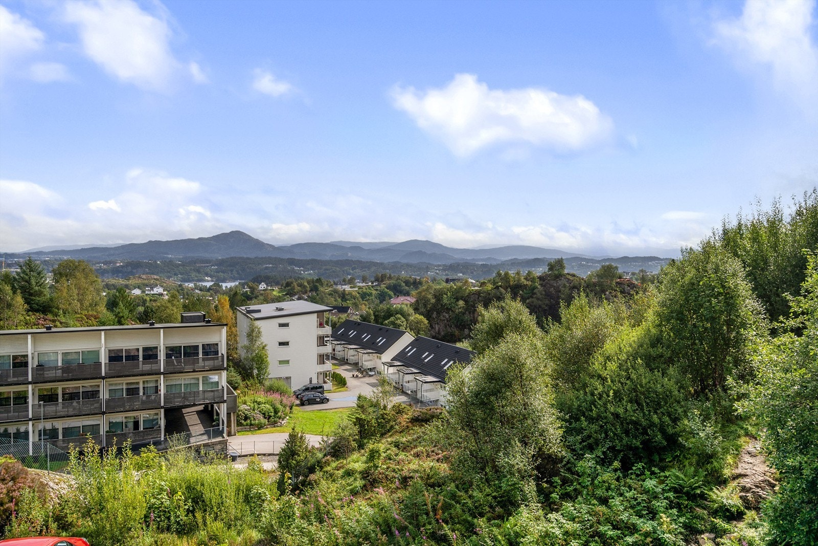 - Helt rå utsikt fra egen balkong, samt lite innsyn - Galleribilde